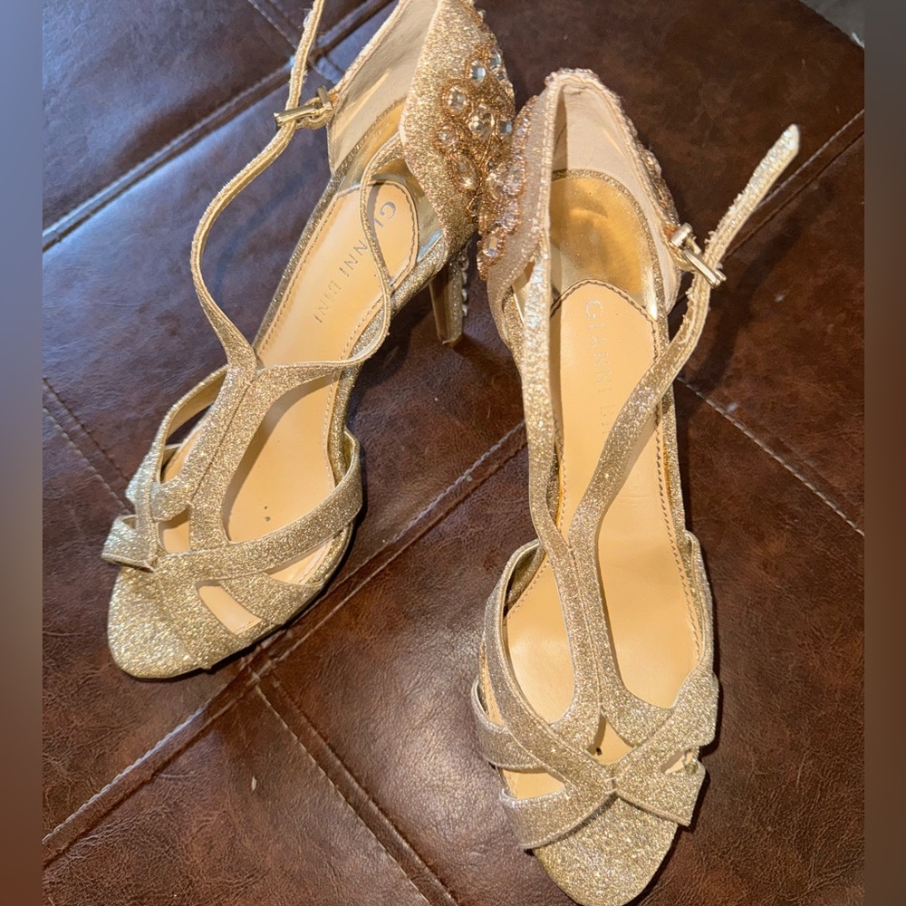 Size 8 Gianni Bini Gold heels